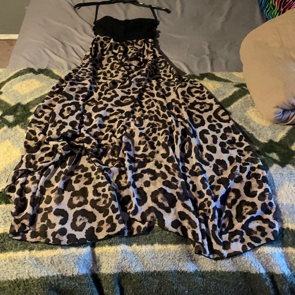 Dress, “strapless”